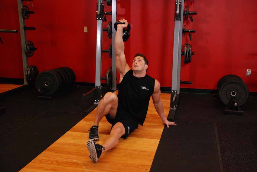 Levantamiento Turco con Kettlebell (estilo estocada) - Posición 2